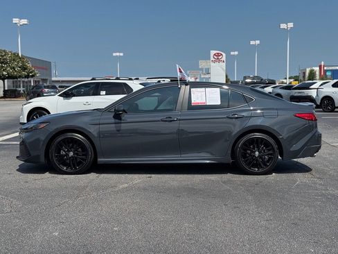 Used 2025 Toyota Camry SE w/ Convenience Package FWD image 8