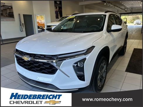 Used 2024 Chevrolet Trax LT w/ Driver Confidence Package FWD image 6