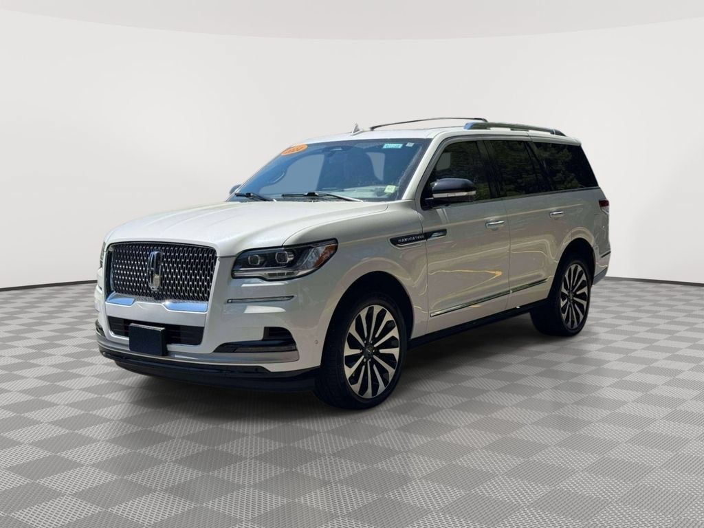 Used 2024 Lincoln Navigator Reserve AWD/4WD image 3