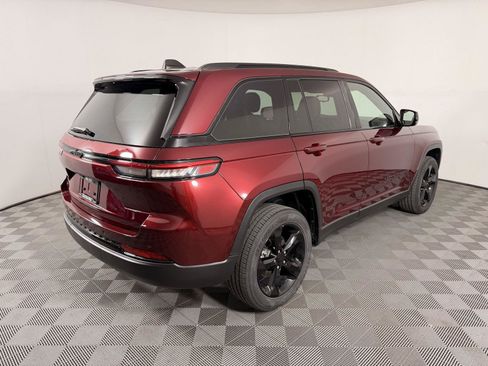 Used 2023 Jeep Grand Cherokee Altitude AWD/4WD image 8