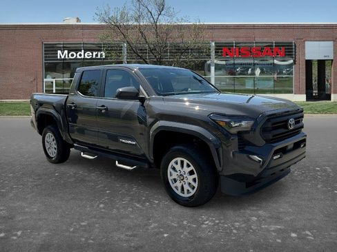 Used 2024 Toyota Tacoma SR5 RWD image 5