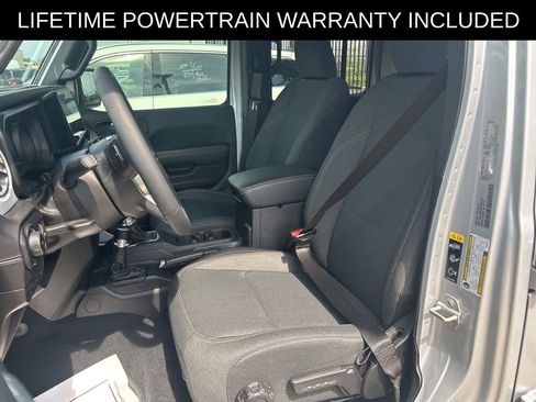 Used 2024 Jeep Wrangler Unlimited Sahara w/ Technology Group AWD/4WD image 16
