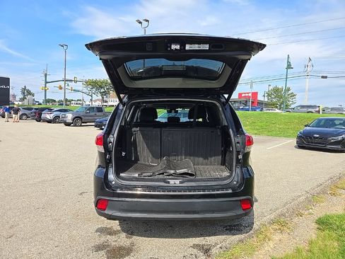 Used 2018 Toyota Highlander XLE w/ Protection Package #3 AWD/4WD image 5