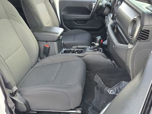 Used 2022 Jeep Gladiator Willys image 16