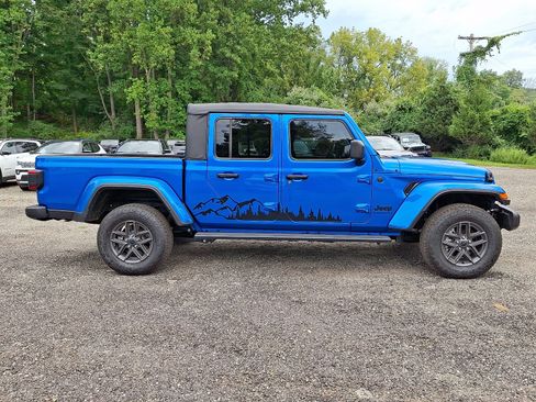 Used 2025 Jeep Gladiator Sport AWD/4WD image 7