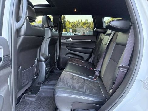 Used 2019 Jeep Grand Cherokee Altitude AWD/4WD image 13