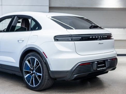 Certified 2025 Porsche Macan Electric image 25