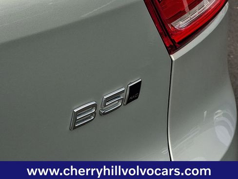 Certified 2025 Volvo XC40 B5 Plus image 30