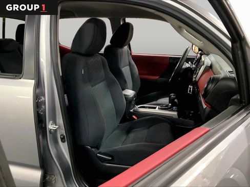 Certified 2021 Toyota Tacoma SR5 AWD/4WD image 9