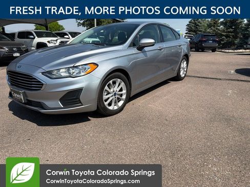 Used 2020 Ford Fusion SE FWD image 3