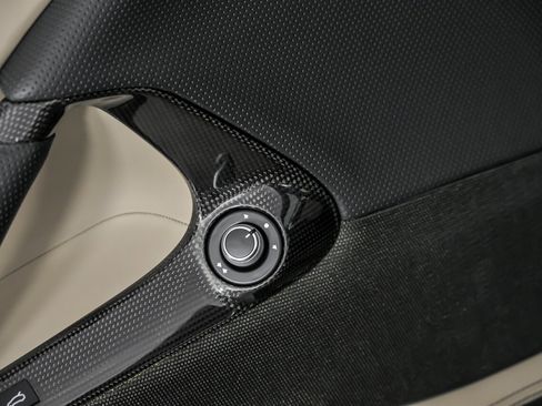 Used 2021 Ferrari 812 GTS image 25