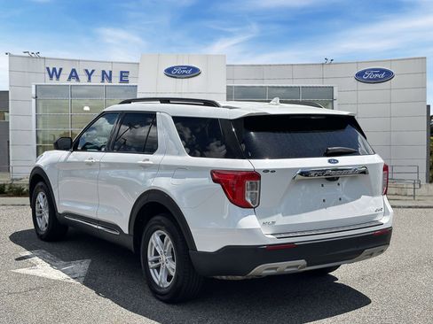 Used 2023 Ford Explorer XLT w/ Equipment Group 202A AWD/4WD image 4