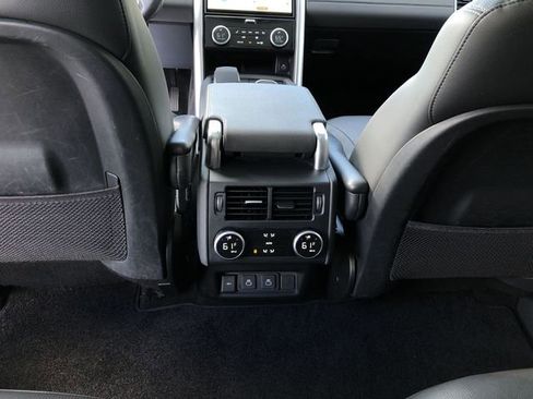 Used 2024 Land Rover Discovery S image 19