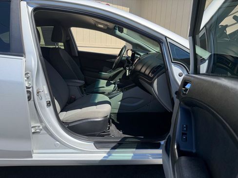 Used 2016 Kia Forte LX FWD image 3