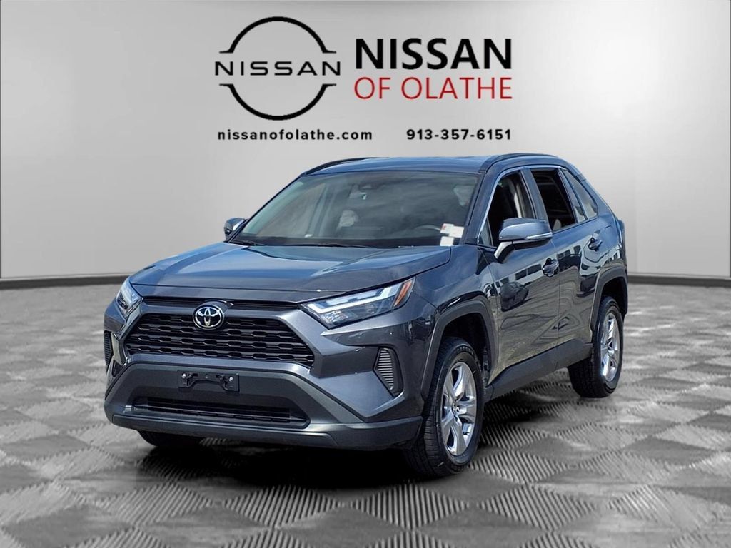 Used 2025 Toyota RAV4 XLE AWD/4WD image 1