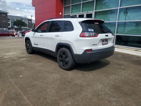 Used 2021 Jeep Cherokee Latitude Plus AWD/4WD image 4