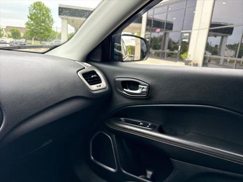 Used 2019 Jeep Compass Latitude AWD/4WD image 24