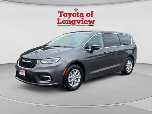 Used 2023 Chrysler Pacifica Touring-L FWD image 1