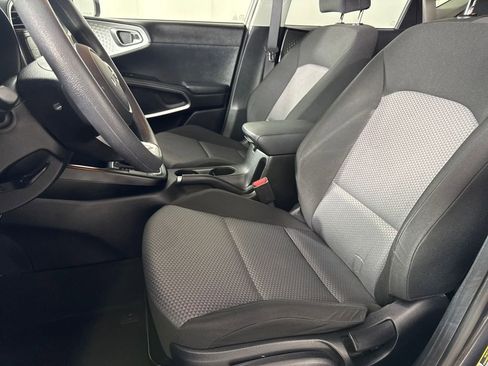 Used 2022 Kia Soul LX w/ Technology Package image 11