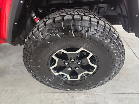 Used 2022 Jeep Gladiator Sport image 12