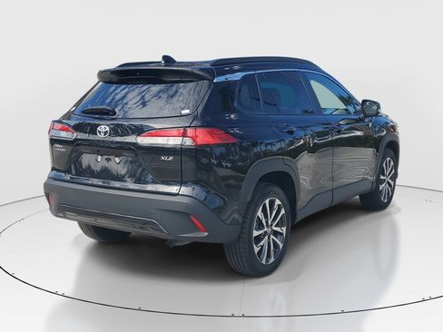 Used 2024 Toyota Corolla Cross XLE image 3