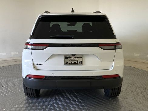 Used 2023 Jeep Grand Cherokee Altitude image 10