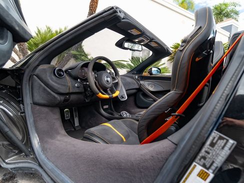 Used 2020 McLaren 600LT Spider RWD image 9