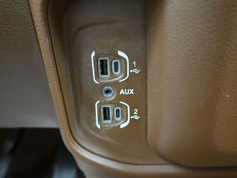 Used 2019 RAM 1500 Laramie image 32