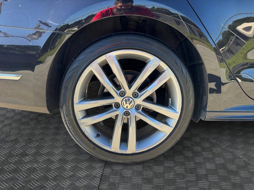 Used 2018 Volkswagen Passat 2.0T R-Line w/ R-Line Lighting Package FWD image 23
