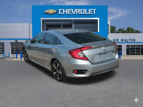 Used 2017 Honda Civic Touring image 4