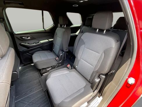 Used 2023 Chevrolet Traverse LT FWD image 25
