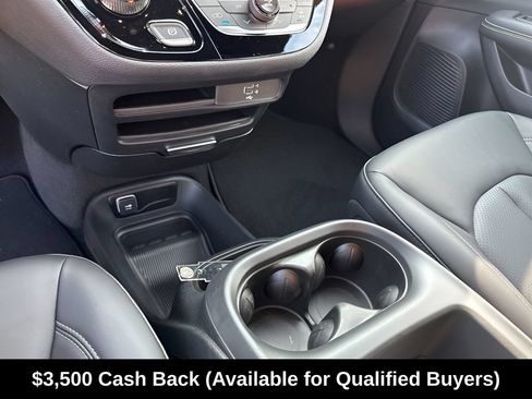 New 2026 Chrysler Pacifica Select FWD image 36