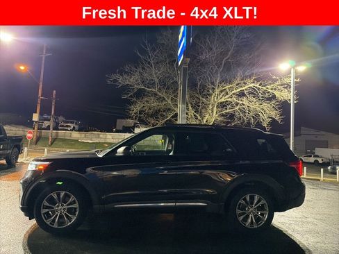Used 2023 Ford Explorer XLT w/ Equipment Group 202A image 5