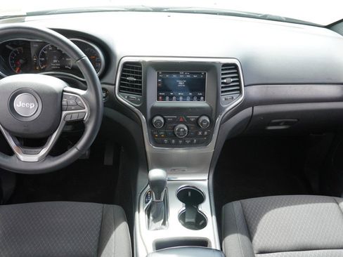 Used 2018 Jeep Grand Cherokee Laredo image 22