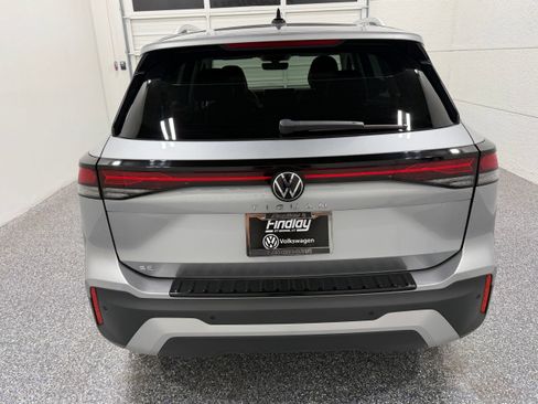 Used 2026 Volkswagen Tiguan SE FWD image 5