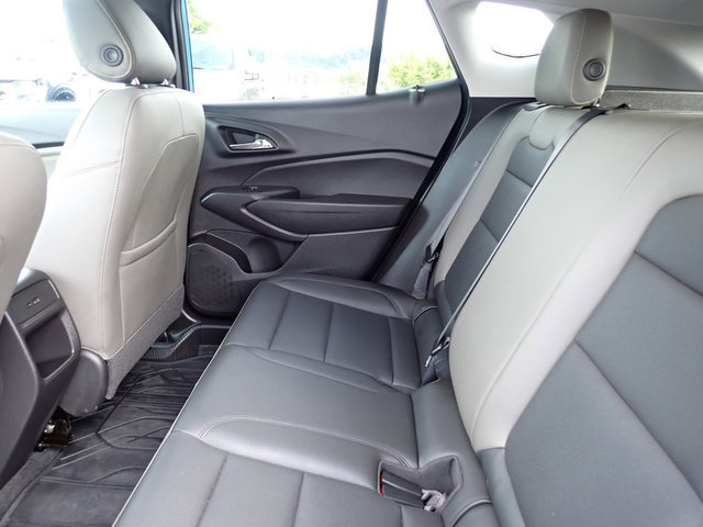 Used 2025 Chevrolet Trax ACTIV w/ Sunroof Package FWD image 18