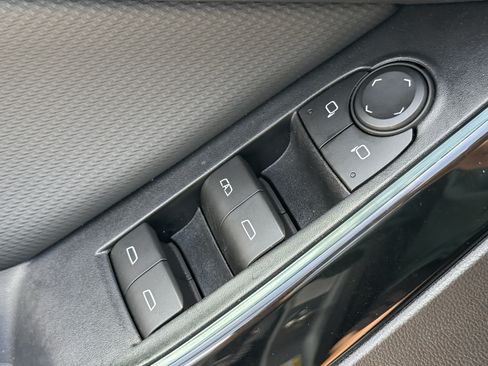 Used 2026 Chevrolet Equinox LT FWD image 26
