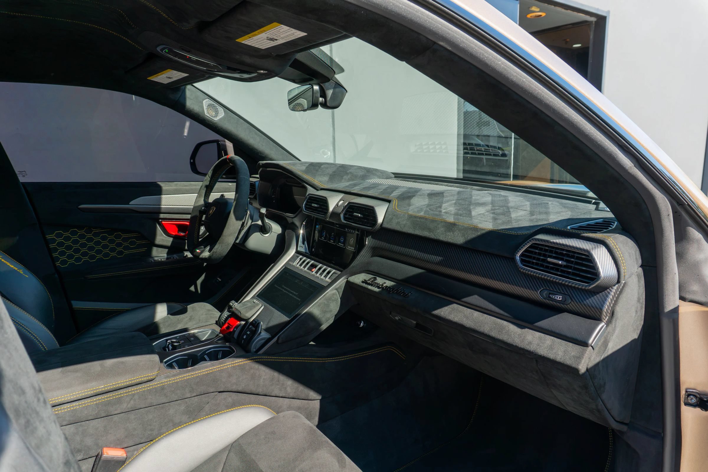 Used 2023 Lamborghini Urus Performante AWD/4WD image 14