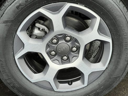 Used 2022 Jeep Compass Trailhawk w/ Trailhawk Elite Group image 9