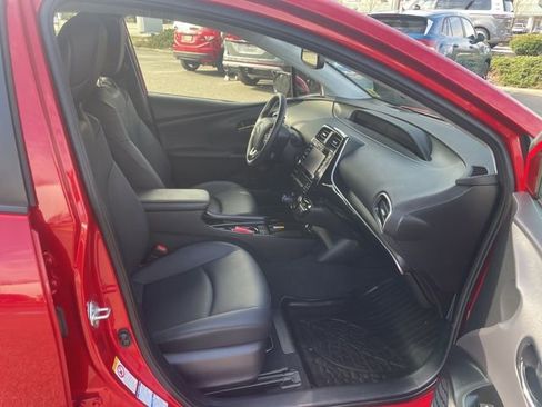 Used 2020 Toyota Prius XLE w/ Advanced Technology Package image 11