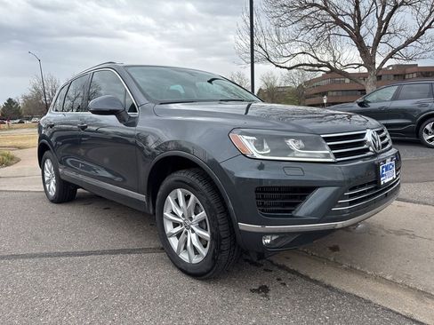 Used 2015 Volkswagen Touareg Sport image 7