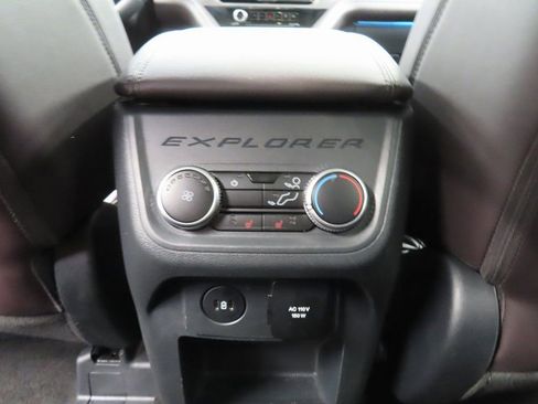 Used 2025 Ford Explorer Platinum image 11