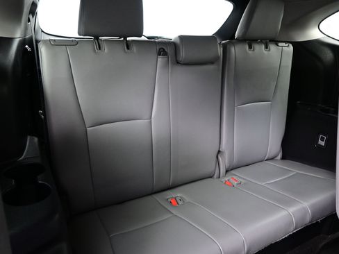Used 2022 Toyota Highlander XLE image 17