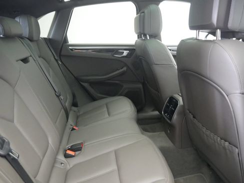 Certified 2023 Porsche Macan AWD/4WD image 27