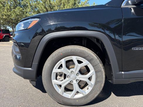 Used 2024 Jeep Compass Latitude AWD/4WD image 10