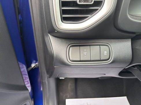 Certified 2024 Hyundai Venue SEL image 9