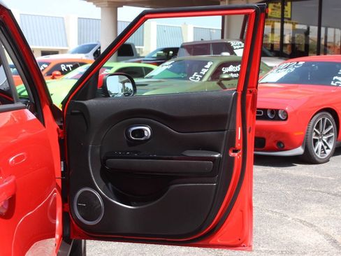 Used 2018 Kia Soul + w/ Audio Package FWD image 8