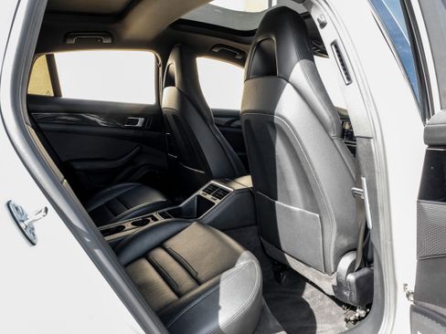 Used 2019 Porsche Panamera image 39