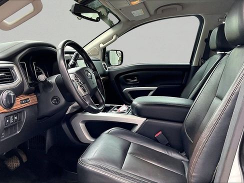 Used 2018 Nissan Titan SL AWD/4WD image 22