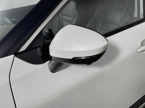Used 2023 Nissan Rogue SL AWD/4WD image 13
